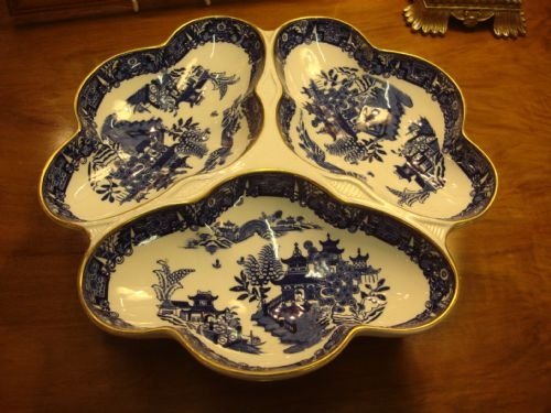 marked for 1902 royal worcester blue and white porcelain lovely divided dish on stand in the willow pattern