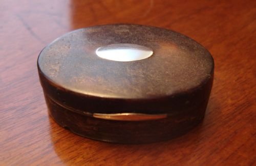 georgian oval tortoiseshell pill box with solid silver cartouche