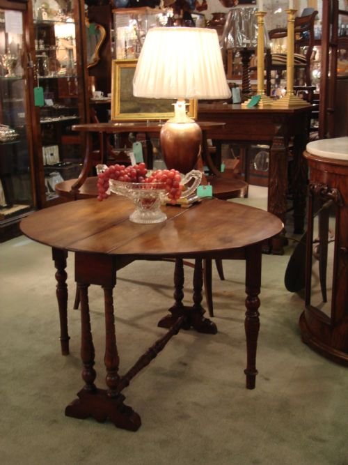 circa 1870 very good quality solid walnut sutherland table with oval shape to make a great coffee or serving table