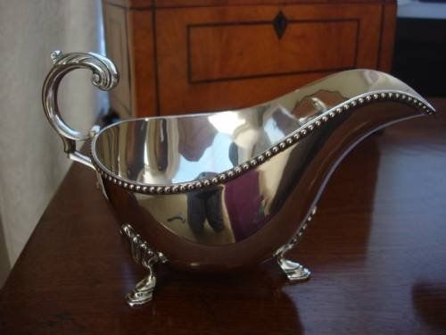 sheffield 1922 solid silver wonderful quality heavy pair of sauceboats made by famous makers mappin and webb