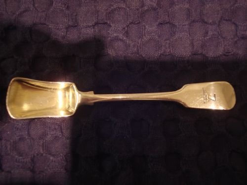 dublin 1818 irish georgian solid silver condiment shovel with interesting family crest