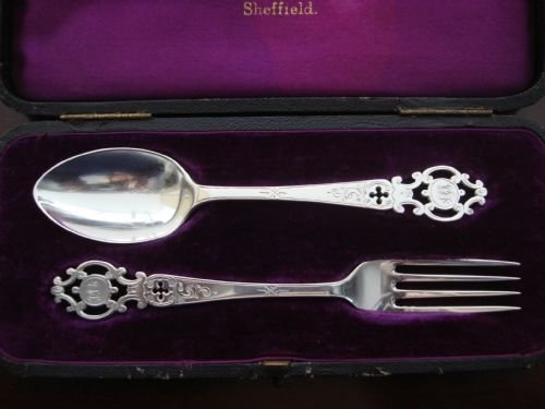 sheffield 1913 fine solid silver christening or childs set of silver in original fitted case by famous makers walker and hall