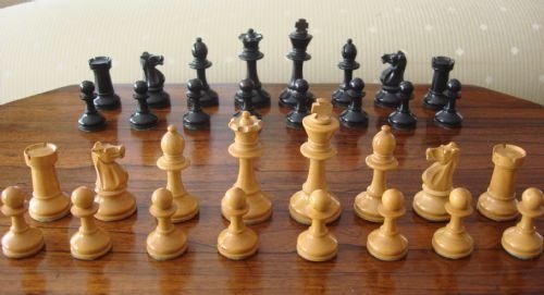 19thc victorian turned wood staunton style chess set in original mahogany slide top box